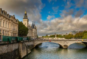 法国巴黎圣心大教堂+卢浮宫+巴黎圣母院+西岱岛包车一日游【光影交错的浪漫之都，深度体验异国风情】