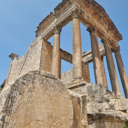突尼斯&首都【 专属包车一日游】杜加遗址+杰里德盐湖