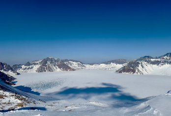 长白山雾凇漂流风景区+越野雪地摩托林海穿越+天池【畅玩体验：全程配备 VIP 专车，专属座驾随行，点对点便捷接送，免去换乘奔波，舒适畅游各大景点】