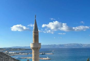 伊兹密尔钟楼+哈瓦拉大街+阿拉恰特+切什梅城堡|爱琴海风光【[臻选行程]提供酒店接送，价格透明公开，让旅行更加轻松惬意。】