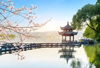 杭州经典一日游：西湖风景名胜区+雷峰塔+灵隐寺 【专车接送|行程可调|可定制行程|中英文导游】