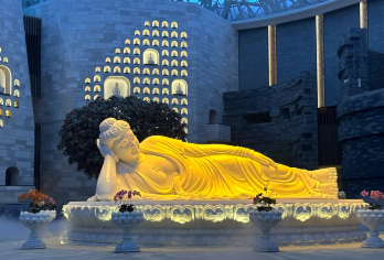 牛首山2.5小时精讲|中高级导游·8人小团·无任何购物【由经验丰富的导游带队，深入解读牛首山历史文化与佛教艺术，带您领略每一处景点的独特魅力。】