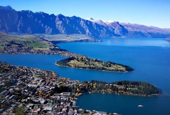 新西兰皇后镇——格伦诺基天堂之路沉浸式环湖一日游【中文包车】【深度体验皇后镇至格伦诺基这段公路美轮美奂的湖畔景观，沿途的每一处弯道都是风景明信片。】