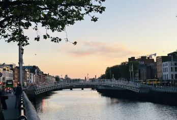 爱尔兰都柏林文化历史游【中文司机10小时包车】【私人定制市区经典一日游，可根据您的想法调整行程安排】