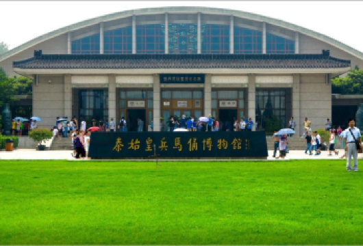 秦始皇兵马俑博物馆+丽山园+中西式自助餐+15人团深度一日游【[双世遗核心]​ 一日遍览两大核心景区：世界文化遗产“秦始皇陵博物院”及“丽山园”】