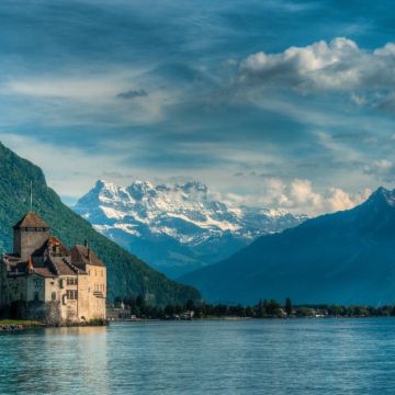 瑞士依云小镇+蒙特勒西庸城堡+洛桑奥林匹克博物馆一日游