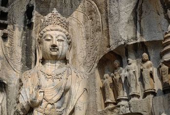 洛阳龙门石窟+白马寺+洛阳博物馆一日游【包车I上门接送】【[上门接送]出发时间您说了算，早晚均可，专属用车无他人】