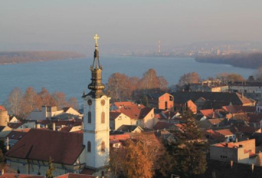 塞尔维亚诺维萨德与斯雷姆斯基卡尔洛夫奇一日游：老城观光与红酒【漫步诺维萨德老城，领略巴洛克建筑与多瑙河畔迷人风光。】