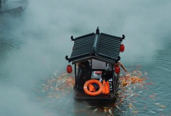江西上饶：葛仙村+温泉水乐园【包车｜私人定制｜中英文导游】【[VIP尊享服务] 专属包车出行，司机全程陪同，行程灵活可调，打造个性化旅程】