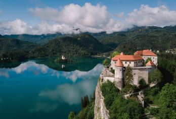 卢布尔雅那老城+卢布尔雅那城堡+布莱德湖+布莱德城堡一日游【私家团包车游 I 中英文司导 I 行程可沟通调整】