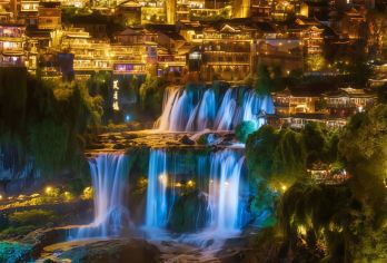 凤凰古城+矮寨大桥+矮寨悬崖栈道+墨戎鼓镇+夜游芙蓉镇一日游【全景湘西、畅游湘西精华景点、精致小团】