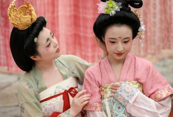 秦始皇帝陵博物院兵马俑+华清宫+骊山+中/英文导游一日游【拒绝拥挤，导游兼顾每位游客，拍照听讲从容，增强游玩体验！】