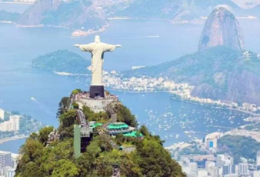 巴西里约热内卢包车：塞勒隆阶梯+科帕卡纳+糖面包山+主座教堂【里约邂逅南美风情，彩阶斑斓绘浪漫，白滩逐浪享悠然，教堂藏韵，面包山揽胜，体育馆凝传奇，尽揽一城风华】