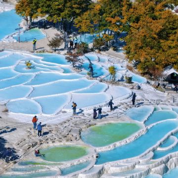 虎跳峡+哈巴雪山观景台+白水台专线车【可送回丽江/香格里拉】