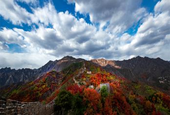 慕田峪长城包车游，包含门票摆渡车，一家一车，五环内上门接送【包含停车费油费高速费，景点深度游五环内上门接送，10小时服务】