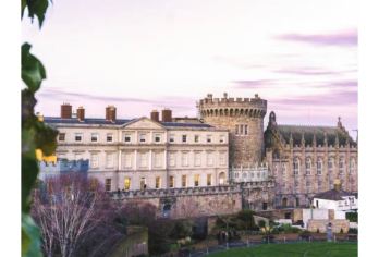 爱尔兰都柏林+都柏林城堡+圣三一学院+国立美术馆一日游【上门接送，行程自由 安心畅游 中文司导 行程可调c】