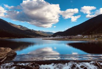 【西藏林芝—色季拉山口—鲁朗林海—雅鲁藏布大峡谷】包车游【每天10小时VIP服务，丰富的文化体验】