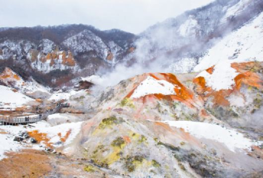 【北海道登别美景一日游】洞爷湖+湖畔农场+登别地狱谷【[湖光山色]漫步洞爷湖畔，欣赏宁静湖景与四季自然之美。】