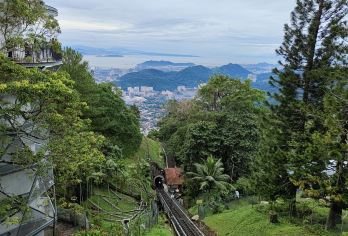 槟城升旗山+极乐寺+娘惹博物馆+壁画街+姓氏桥一日游【全程舒适用车，司机陪玩介绍帮拍照，玩的舒心省心】