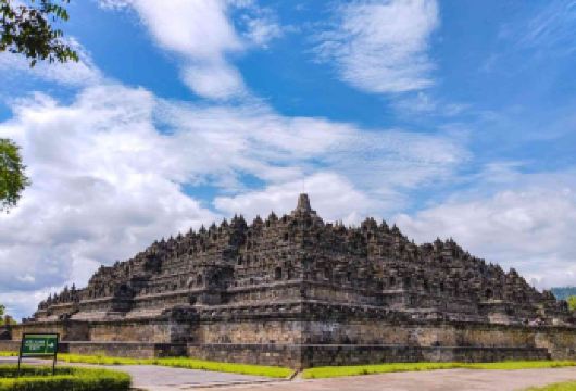 印尼·日惹婆罗浮屠+默拉皮火山+普兰巴南一日游【穿越千年文明：婆罗浮屠佛光、普兰巴南神庙、默拉皮火山，一日览尽日惹三大世界奇观】