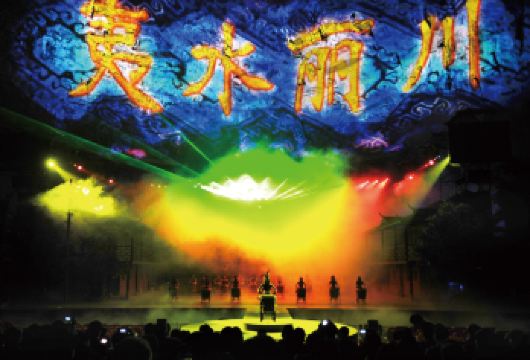 恩施市腾龙洞+恩施土司城一日游【城区/酒店接送  观歌舞 】【游土司皇城，走进土家文化之旅，感受土家民俗风情。】