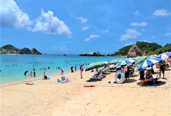 冲绳渡嘉敷岛一日游 可追加浮潜寻海龟（中文教练讲解） 高速船【渡嘉敷島位于慶良間諸島的东端，被称为慶良間蓝的美丽海水透明度极高，是潜水者的天堂！高速船仅需40分钟】