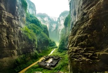 重庆武隆天生三桥+大礼堂+三峡博物馆+洪崖洞【专车接送|行程可调|可定制行程】