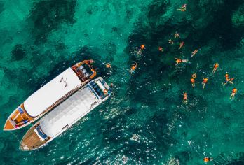 斯米兰群岛快艇一日游【含接送+早餐午餐+浮潜+软饮水果】【在斯米兰群岛探索水晶般清澈的海水、充满活力的珊瑚礁和白色沙滩】