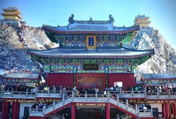 河南洛阳老君山景区一日游【高速直达索道口丨赏雪景丨看亮灯】【[三班可选]早、中、晚三班车，可直接根据套餐名下单，如需变更出游时间可联系客服更改！】