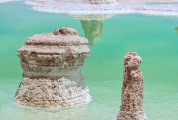 格尔木-察尔汗盐湖-红崖-格尔木【真纯玩无套路|拒绝早起】【车辆15%空座率，严选安全舒适车辆，优秀当地老司机，熟悉路况，安全驾驶，服务态度好，待客真诚】