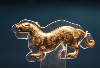 陕西历史博物馆半日游【含门票+趣味深度讲解+蓝牙耳机】【陕西历史博物馆为实名制预约的免费门票.，本产品为讲解套餐产品.费用包含基础门票.无线耳机.介意者勿拍】