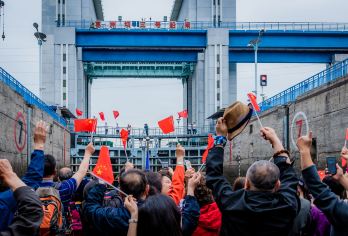 【私家团】两坝一峡游船+三峡大坝一日活动『一单一团不拼车』【[产品特色]一生一定要来体验一次，船在水中行，人在画中游，岸上游玩三峡大坝，览三峡大坝高峡平湖风光。】