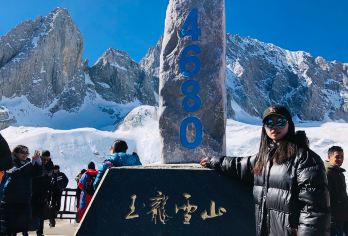 玉龙雪山+冰川公园+云杉坪+蓝月谷一日游【官方保票丨8人团】【[日照金山]免费升级早出发看日出，一览雪山美景，才不虚此行（不想早起需下单时提前咨询客服7点晚出发）】