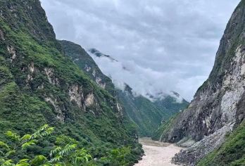 丽江+上虎跳峡+白水台+香格里拉一日游【5~9座拼车游】【丽江-虎跳峡--白水台-香格里拉，（单程） 纯玩5-9座车型拼车，1人起拼】