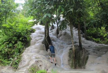 清迈大象营+粘粘瀑布一日游（中文司机包车服务随叫随停）【和大象近距离接触，感受原始瀑布的惊险刺激】