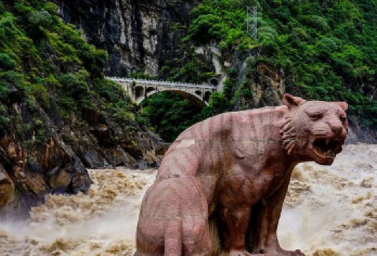 虎跳峡+长江第一湾一日游【峡谷秘境|品质纯玩|安心小团】【[品质纯玩]全程纯玩无购物，让您出行放心无忧!】