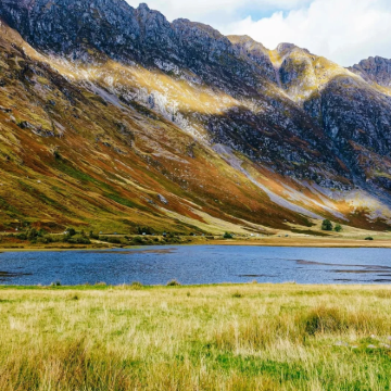 爱丁堡出发：格伦科峡谷 + 洛蒙德湖 + 拉斯小镇｜专属包车