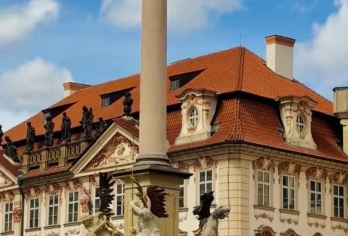 捷克布拉格天文钟+布拉格城堡区+查理大桥+库特纳霍拉一日游【专业司机应对复杂路况与停车难题，行程灵活自由，让您专注于游览与拍照。】