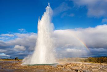 冰岛黄金圈：辛格韦德利-盖歇尔间歇泉-黄金瀑布-火山口【打卡冰岛黄金圈地标景点：幸格维利尔国家公园、盖歇尔间歇泉、黄金瀑布、火山口】