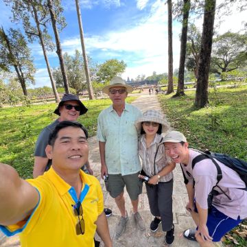 一日包团 - 从吴哥窟寺庙到空邦鲁沼泽森林水上村庄日落之旅