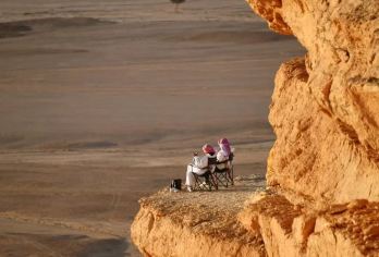 沙特利雅得世界之崖一日游|中文服务|追日落、喂骆驼|古城之旅【专业团队，用心服务】