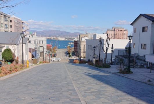 日本北海道函馆八幡坂+金森仓库+地狱谷【中文司机/优惠包车】【尊享一对一高端行程定制，豪华包车专属礼遇，专业旅行顾问24小时恭候垂询。】