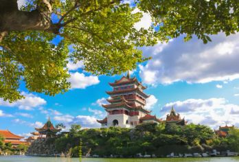 蓬莱阁+海底世界一日游【蓬莱阁深度打卡】【[贴心接站服务]烟台火车站3公里内酒店提供接送服务+每天早晨6:30牟平区、莱山区沿路接站】