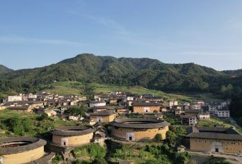 福建土楼(永定)景区+初溪古村落+福建土楼王一日游|包车游【[玩法升级]包车游一台车一整天为您服务+小团，初溪土楼群&看土楼王承启楼，亲身体验客家传统习俗文化】