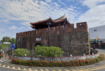 屏东 | 台湾最南端海线灯塔、恒春古城包车一日游(2人成行)【轻松搭车前往最南端的海岸线，包办垦丁国家公园的海岸线】