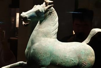 甘肃省博物馆+黄河母亲雕像+中山桥+水车博览园+白塔山公园【黄河风情城市人文之旅、节奏舒缓、交通便利、文化内涵丰富。】