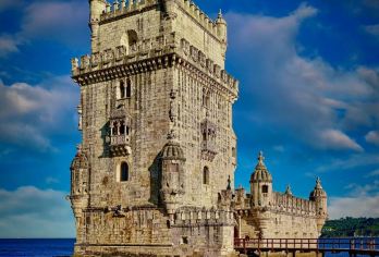 葡萄牙热罗尼莫斯修道+贝伦塔+圣乔治城堡等之旅【漫步历史街巷、远眺海洋荣光、聆听法多悲欢，一日阅尽大航海帝国的辉煌与沧桑。】