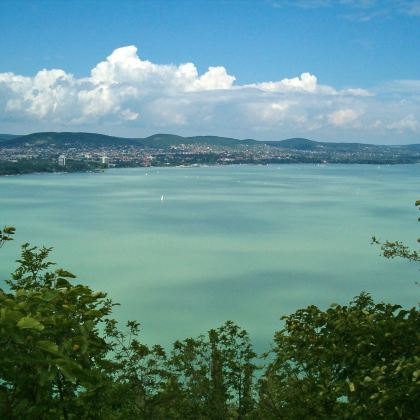 匈牙利布达佩斯往返—塞克什白堡＋巴拉顿湖一日游