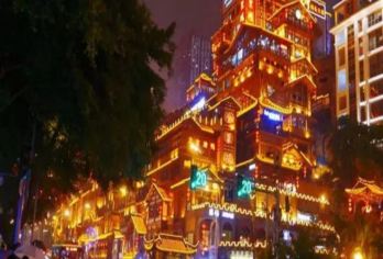 重庆璀璨全景车游夜景纯玩团-城上天幕云端之眼天台131戏山城【[优质服务]正规旅游资质空调大巴，专业导游讲解】