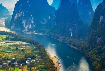 桂林+阳朔一日游【2-8人团漓江游船竹筏+20背景&相公山】【[2-8人小团轻奢纯玩]赏景漂流双体验，挚友亲子纵情畅玩！桂林山水精髓的所在，让您不虚此行！】